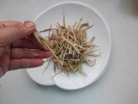 红油芝麻笋丝的做法步骤2