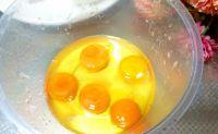 豌豆芽蛋炒饭的做法步骤3