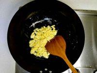 毛豆玉米蛋炒饭的做法步骤3