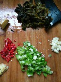 酸菜炖鱼头的做法步骤3