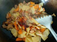 土豆胡萝卜炒肉的做法步骤11