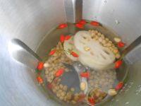 莲藕枸杞豆浆的做法步骤2